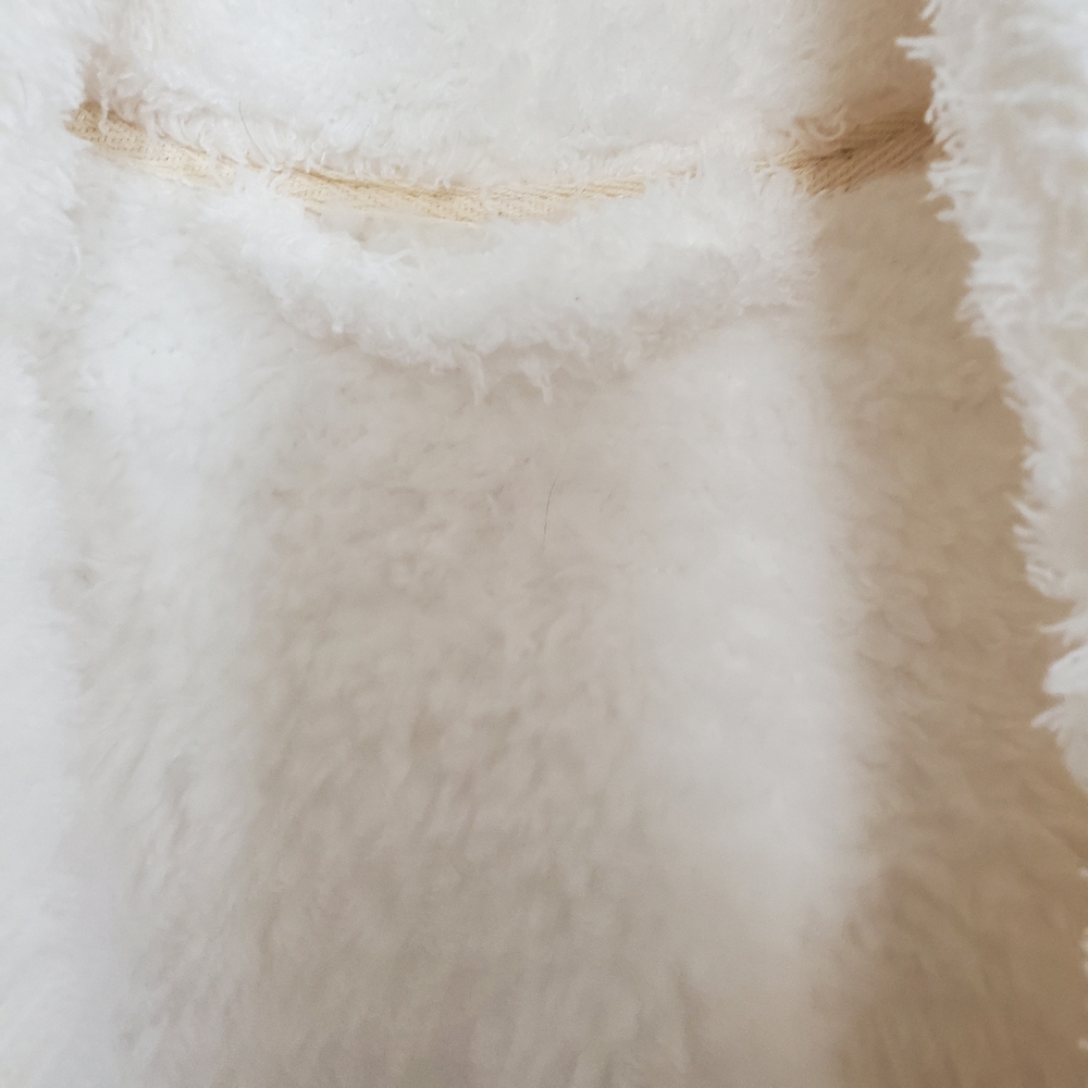 New White FLUFFY ROBE,ONE SIZE - Picture 10 of 10